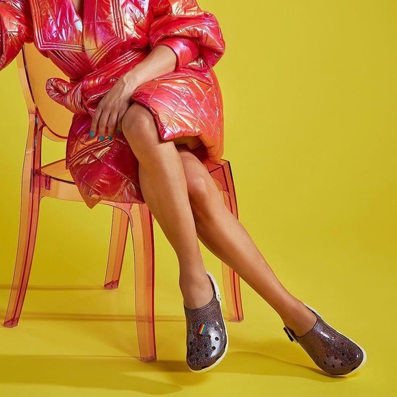 CROCS CLASSIC BAE PRIDE TRANSLUCENT GLITTER  SZ 7 - Picture 5 of 5